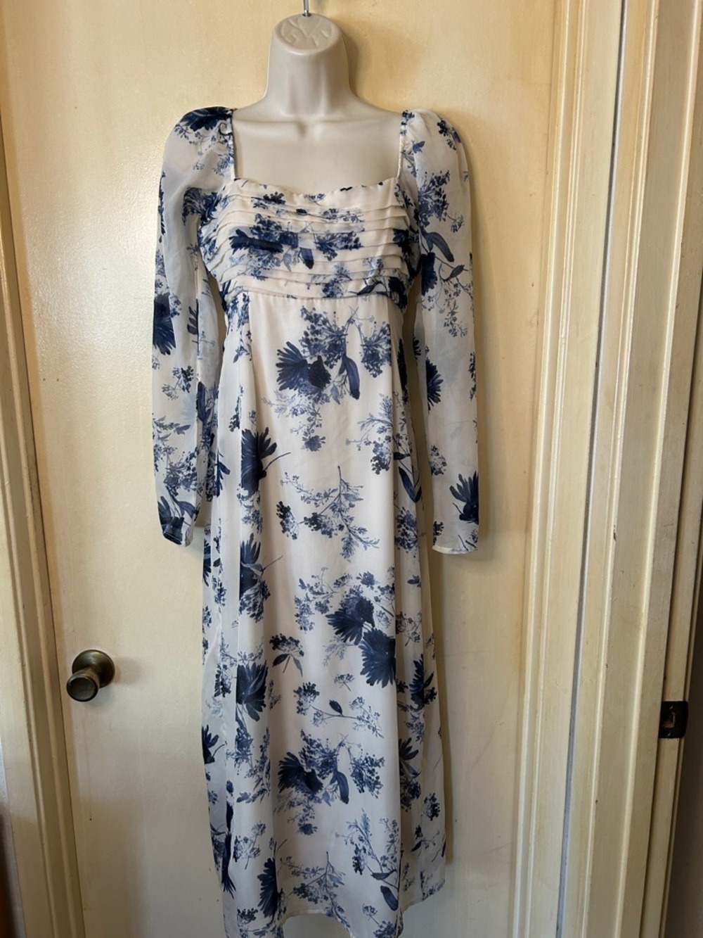 Abercrombie & Fitch Ivory Dress with Navy Floral Print size S - Picture 1 of 12